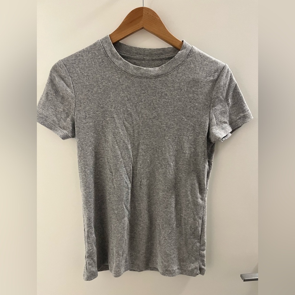 Banana Republic Ribbed Tshirt (Small)